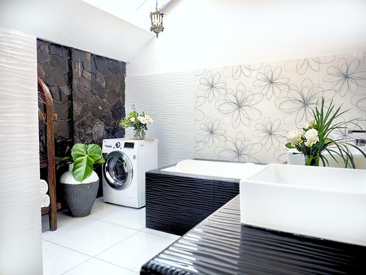 Villa White Stars Seminyak Exteriör bild