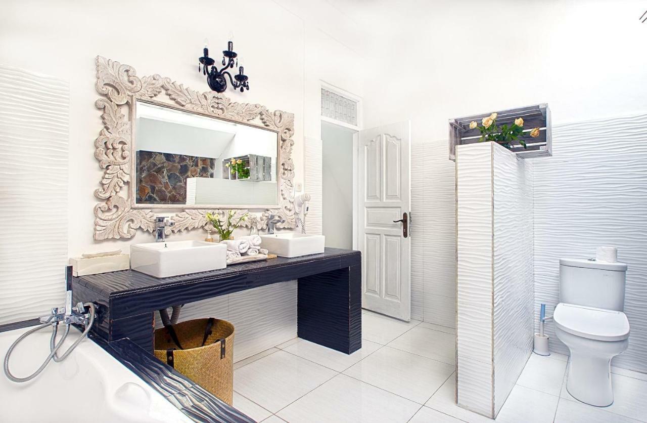 Villa White Stars Seminyak Exteriör bild